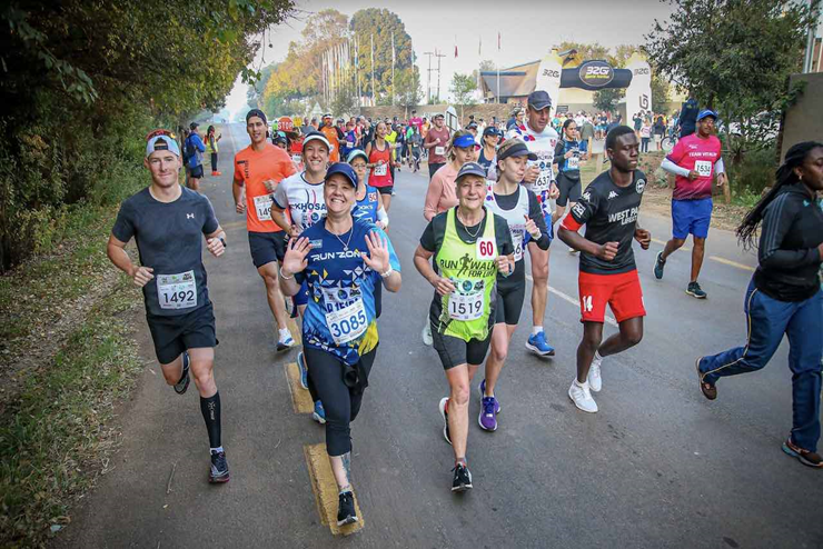 A group of runners running along the trail surrounding the Cradle of Humankind