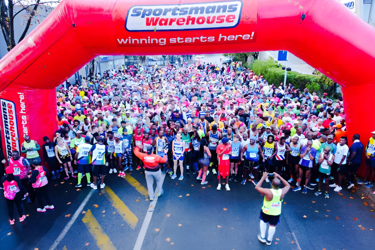 A large group of athletes stood at the starting mark of the half-marathon